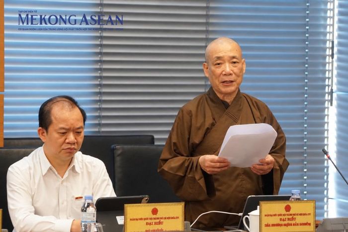 Đại biểu, Hòa thượng Thích Bảo Nghiêm phát biểu tại tổ. Ảnh: Đinh Nhung/Mekong ASEAN