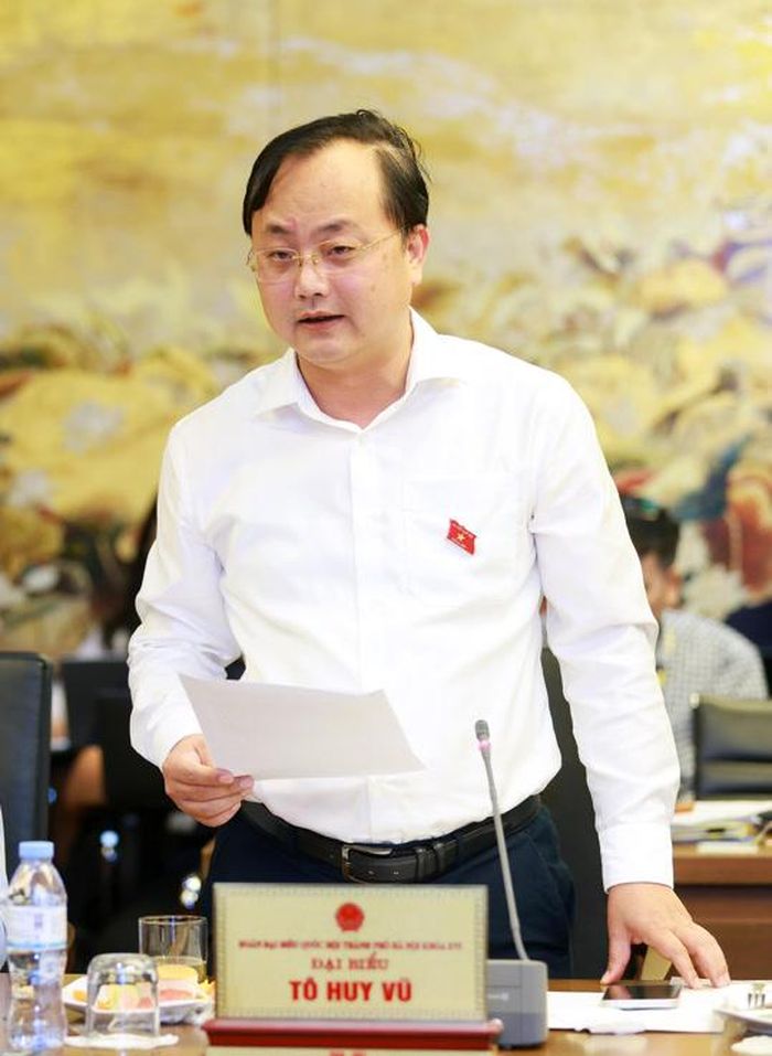 Đại biểu Quốc hội Tô Huy Vũ thảo luận tại tổ chiều 23/10