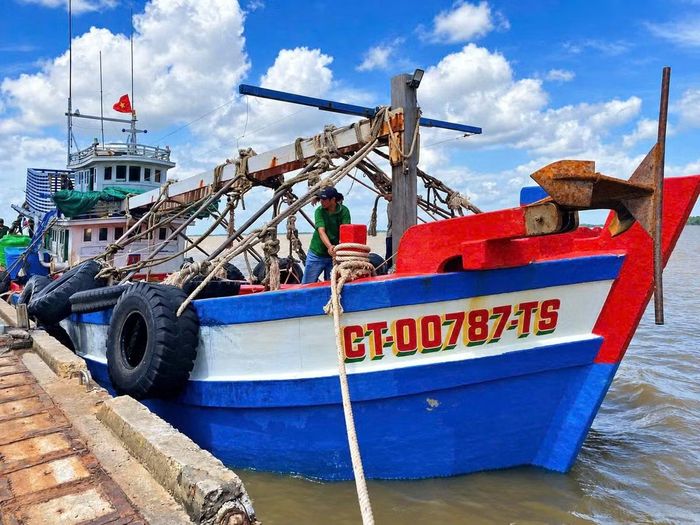 Tàu cá CT -00787-TS đã cứu 4 ngư dân gặp nạn.