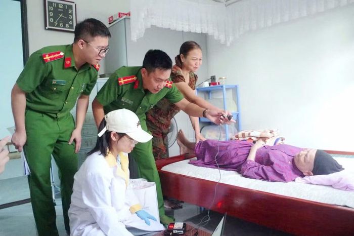 Công tác thu nhận mẫu ADN thân nhân liệt sĩ tiếp tục được Công an Hà Tĩnh triển khai đồng bộ, bố trí khoa học.
