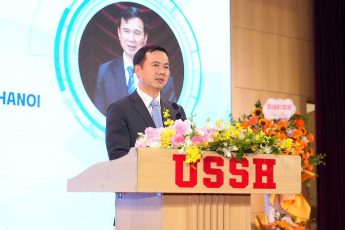 PGS.TS Bùi Thế Duy, Ủy viên Dự khuyết Trung ương Đảng, Giám đốc ĐHQGHN phát biểu tại chương trình.