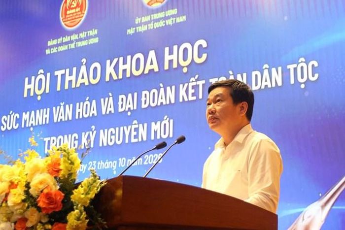 Phó Chủ tịch Ủy ban Mặt trận Tổ quốc Việt Nam tỉnh Tuyên Quang Nguyễn Việt Khánh phát biểu tại Hội thảo
