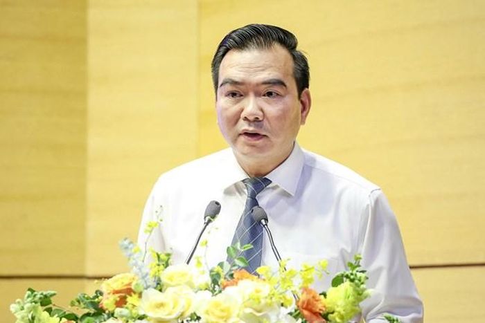 Ông Nguyễn Minh Chung - Trưởng ban Tuyên giáo và Dân vận Đảng ủy Dân vận, Mặt trận và các đoàn thể Trung ương phát biểu tại Hội thảo