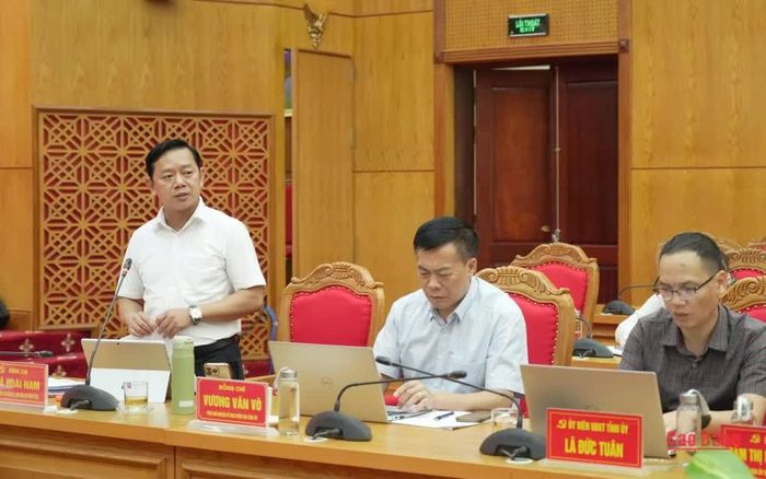 Phó Chủ tịch HĐND tỉnh Lã Hoài Nam phát biểu tại hội nghị.