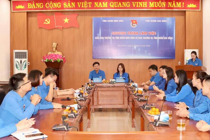 Đoàn công tác Tỉnh đoàn Cao Bằng trao đổi kinh nghiệm với Tỉnh đoàn Ninh Bình.
