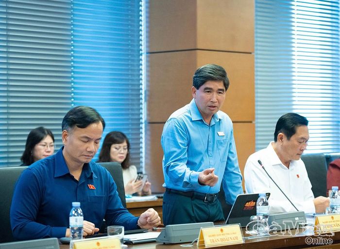Đại biểu Lương Văn Anh, Uỷ viên chuyên trách Uỷ ban Khoa học, Công nghệ và Môi trường của Quốc hội đề nghị Nhà nước giữ vai trò chủ đạo trong đầu tư, bảo tồn và phát triển nguồn giống cây trồng bản địa quý hiếm.