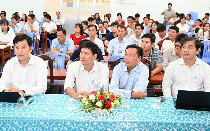 Đại biểu và học viên tham dự lễ khai giảng khoá bồi dưỡng giáo viên tại Cà Mau năm 2026.