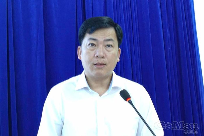 Ông Nguyễn Hữu Trí, Phó Hiệu trưởng Trường Đại học An Giang, phát biểu tại buổi khai giảng.