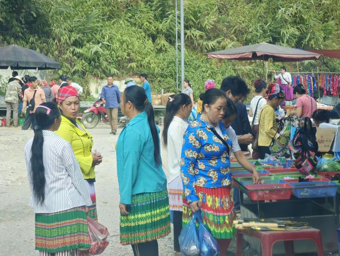 Bên cạnh đất đai, công tác tuyên truyền Luật Hôn nhân và Gia đình cũng được thực hiện rất bài bản. Ảnh: Tuệ An.
