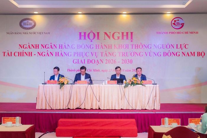 Các đồng chí lãnh đạo chủ trì Hội nghị. Ảnh: sbv.gov.vn