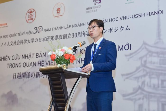 PGS.TS. Đặng Hồng Sơn, Phó Hiệu trưởng Trường Đại học Khoa học Xã hội và Nhân văn phát biểu khai mạc hội thảo. Ảnh: BTC