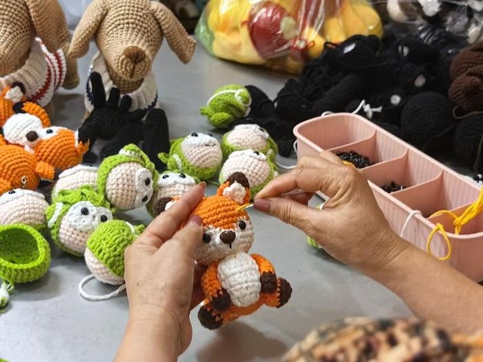 Sản phẩm của Công ty TNHH Thương mại Linhs Crochet rất đa dạng. Ảnh: Duy Tùng