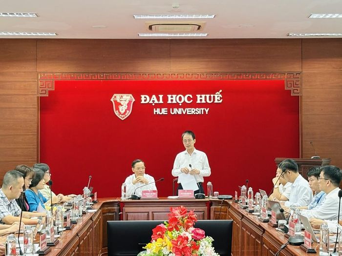 GS.TS. Trần Đăng Hòa, Phó Giám đốc Đại học Huế phát biểu tại buổi làm việc.