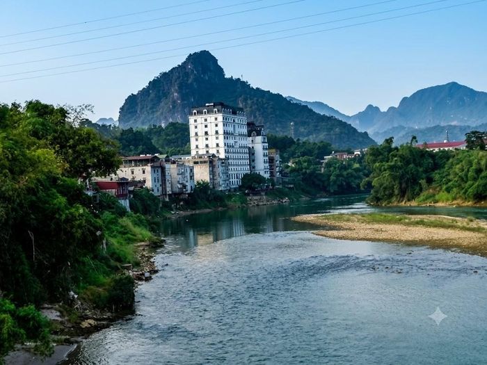 Đô thị vẫn mọc lên bên bờ sông Lô. Ảnh NT