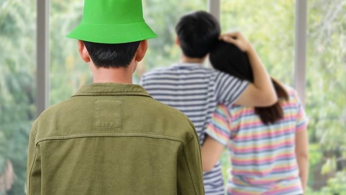 Trong văn hóa Trung Quốc, đội mũ xanh mang nghĩa bị cắm sừng. (Ảnh: SCMP)