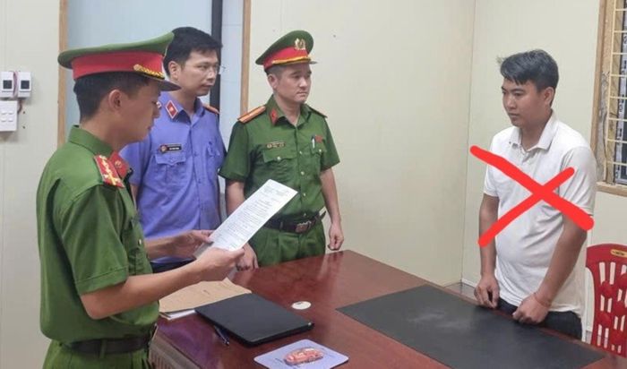 Cơ quan điều tra tống đạt quyết định khởi tố bị can với Lý Văn Cương.