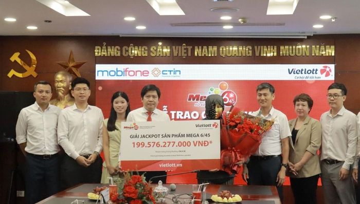 Chị N. ở An Giang trúng độc đắc gần 200 tỷ đồng. (Ảnh: Đại Việt)