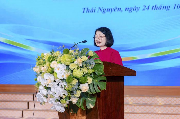 PGS.TS Ngô Thị Thanh Quý, Trưởng khoa Ngữ văn, đọc diễn văn kỷ niệm, ôn lại truyền thống 60 năm xây dựng và phát triển, đồng thời tri ân những thế hệ đặt nền móng cho Khoa.