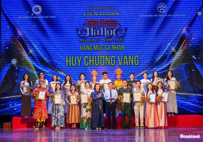 Các giải thưởng dành cho thành phần sáng tạo xuất sắc gồm: Tác giả xuất sắc, Nhạc sĩ xuất sắc, Biên đạo múa xuất sắc, Nghệ sĩ thể hiện ca khúc xuất sắc và Dàn nhạc xuất sắc.