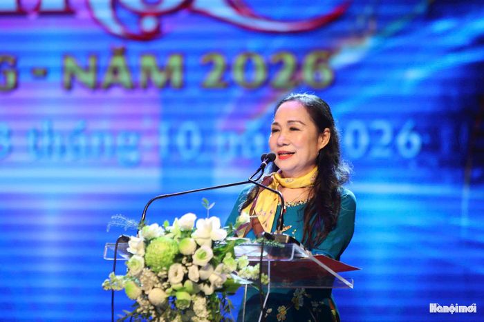 Nghệ sĩ Nhân dân Trịnh Thúy Mùi, Chủ tịch Hội Nghệ sĩ Sân khấu Việt Nam, Trưởng Ban Chỉ đạo liên hoan phát biểu bế mạc.