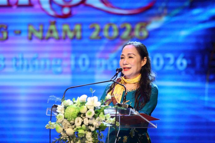 NSND Trịnh Thúy Mùi, Phó Chủ tịch Liên hiệp các Hội Văn học nghệ thuật Việt Nam, Chủ tịch Hội Nghệ sĩ sân khấu Việt Nam phát biểu. Ảnh: BTC