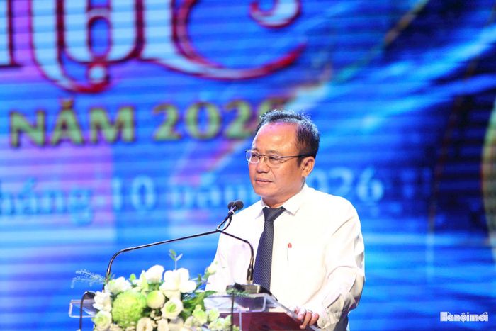 Tiến sĩ, nhà viết kịch Nguyễn Đăng Chương, Phó Chủ tịch Thường trực Hội Nghệ sĩ Sân khấu Việt Nam, Chủ tịch Hội đồng Nghệ thuật, Trưởng ban Giám khảo phát biểu tại lễ bế mạc. Ảnh: Ngọc Tú