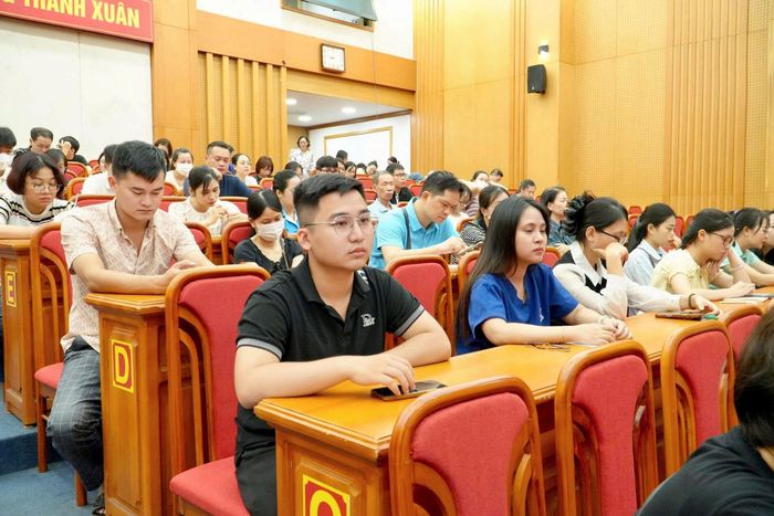 Đại diện các cơ sở y, dược ngoài công lập tham gia lớp tập huấn tại phường Thanh Xuân. Ảnh: Tùng Lâm