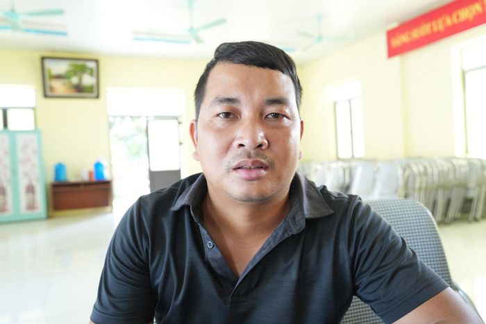 Ông Phùng Khắc Sơn chia sẻ với phóng viên. Ảnh: Chí Kiên
