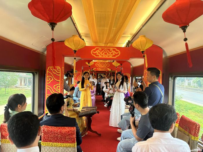 "Đoàn tàu di sản" là một trong những sản phẩm du lịch tiêu biểu của ngành Đường sắt. ẢNh: VNR
