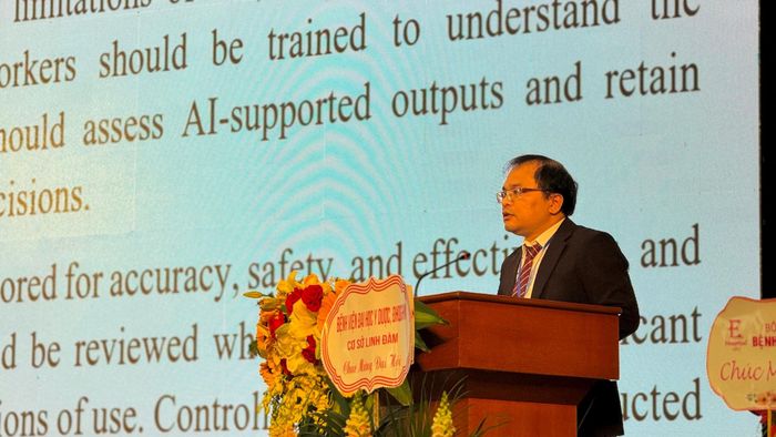 Tiến sĩ Trần Anh Tú, Phó Cục trưởng Cục Công nghệ số và Trí tuệ nhân tạo (Bộ Khoa học và Công nghệ) trao đổi tại Hội nghị. Ảnh: Mai Hoa