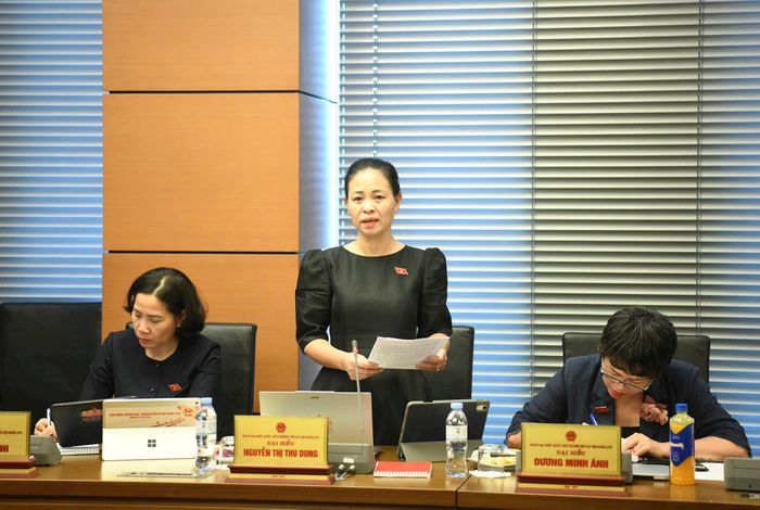 Đại biểu Nguyễn Thị Thu Dung (Đoàn Hà Nội) phát biểu thảo luận. Ảnh: Như Ý