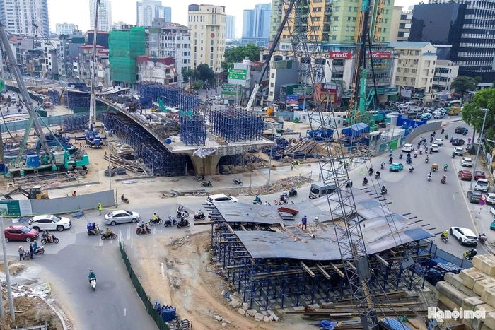 Trong đó, khối dầm S4, nằm giữa trụ T3 và T4, là hạng mục quan trọng, cần được tổ chức lắp dựng chính xác để bảo đảm tiến độ các nhịp tiếp theo.