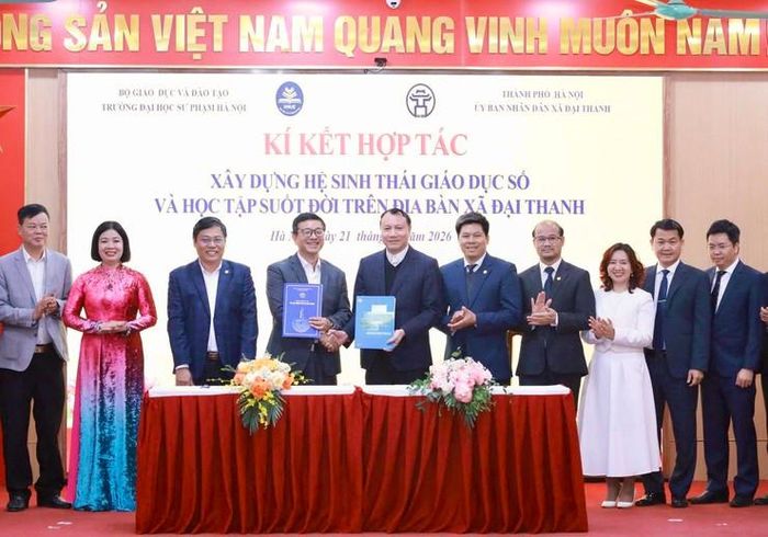 UBND xã Đại Thanh ký kết hợp tác với Trường Đại học Sư phạm Hà Nội trong lĩnh vực giáo dục số. Ảnh: PV