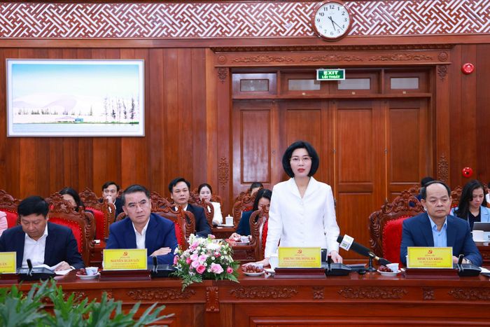 Chủ tịch HĐND thành phố Hà Nội Phùng Thị Hồng Hà phát biểu tại hội nghị. Ảnh: Văn Tuyến