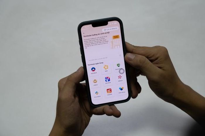 Từ 2027, người tham gia BHXH sẽ nhận các chế độ qua tài khoản an sinh xã hội trên VNeID. Ảnh minh họa: K.V