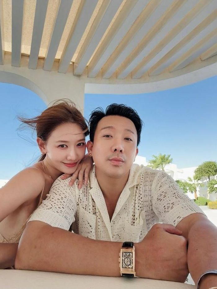 Sau 10 năm kết hôn cùng Trấn Thành, Hari Won có cuộc sống nhiều người mơ ước. Cô được chồng yêu thương và chăm sóc không chỉ ở vật chất mà còn cả tinh thần.