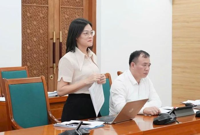 Lãnh đạo Trung tâm phục vụ hành chính công thành phố phát biểu tại cuộc họp. Ảnh: QMG.