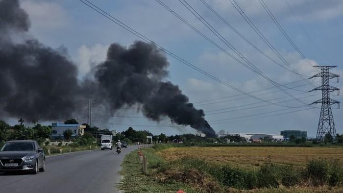 Tuyến đường hằng ngày có nhiều phương tiện đi lại, xung quanh là khu dân cư - (ảnh Nhật Tân).