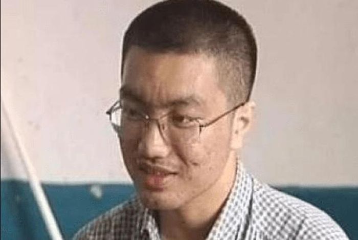 Năm thứ tư đại học, Wang Sihan bị trường buộc thôi học. Ảnh: Internet.