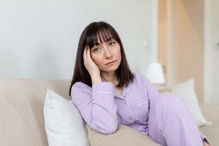 Hiện tượng ngực sưng và đau tiền kinh nguyệt là biểu hiện sinh lý phổ biến do sự biến động của hai loại hormone estrogen và progesterone trong nửa sau của chu kỳ.