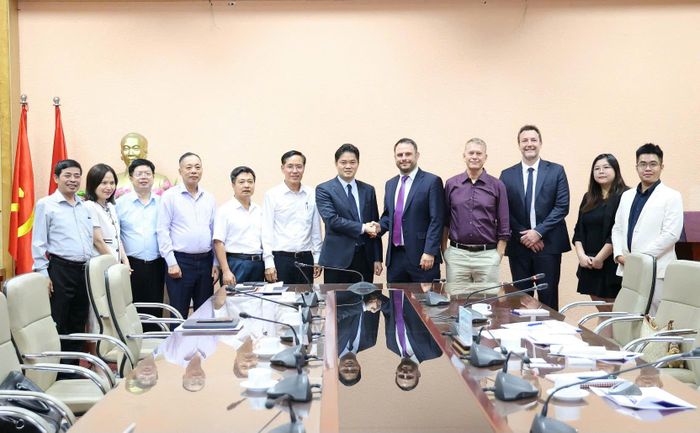 Các đại biểu tại Bộ Y tế. Ảnh: Trần Minh