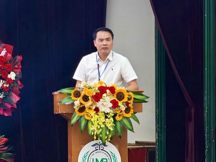 PGS.TS.BS. Lê Thanh Dũng, Trường Đại học Y Dược (Đại học Quốc gia Hà Nội) phát biểu tại hội nghị (Ảnh: Thùy Trang)