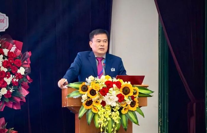 PGS.TS. Nguyễn Lê Bảo Tiến, Phó Giám đốc Bệnh viện Đại học Y Dược (Đại học Quốc gia Hà Nội) - cơ sở Linh Đàm phát biểu tại hội nghị (Ảnh: Thùy Trang)
