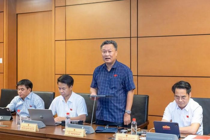 Đại biểu Vũ Minh Đạo, Đoàn ĐBQH tỉnh Lai Châu phát biểu. Ảnh: Media Quốc hội