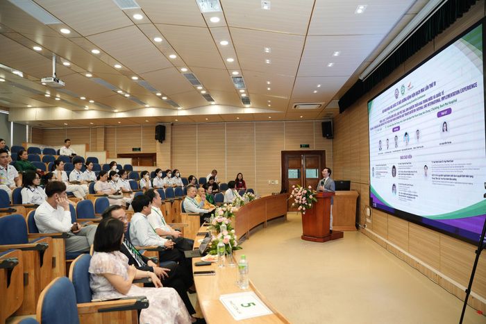 Một phiên hội thảo khoa học chuyên đề trong chương trình hội nghị Khoa học Quốc tế Điều dưỡng Bệnh viện Bạch Mai lần thứ IV.  Ảnh: BVCC