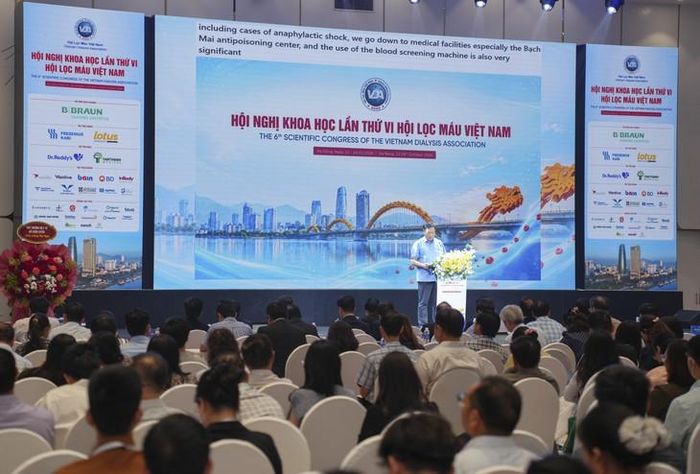 Thứ trưởng Bộ Y tế Đỗ Xuân Tuyên phát biểu tại phiên khai mạc Hội nghị khoa học thường niên lần thứ VI Hội Lọc máu Việt Nam. Ảnh: X.T.