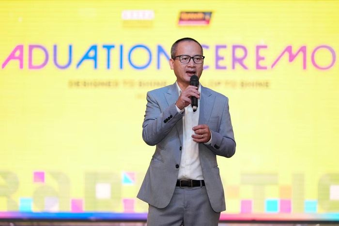  ﻿Anh Đinh Trí Dũng - đại diện phía Arena phát biểu và gửi lời chúc đến các tân khoa. Ảnh: Arena Multimedia. 