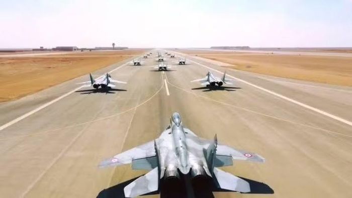 Các nhà phân tích lưu ý, Ai Cập lần đầu tiên trình diễn máy bay MiG-29M2 trang bị tên lửa Kh-35 là vào tháng 10/2022. Tuy nhiên hình ảnh khi đó không rõ ràng, nên chưa thể xác định chính xác phiên bản của loại vũ khí trang bị.