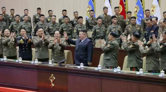 Các chuyên gia quốc tế nhận định rằng tuyên bố của Chủ tịch Kim Jong-un được đưa ra trong bối cảnh Triều Tiên đang hiện đại hóa năng lực tên lửa hạt nhân chiến lược.