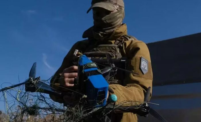 Ông cho biết thiết bị Starlink tại Ukraine bị giới hạn tốc độ di chuyển ở mức 70-90 km/h và không thể hoạt động trên lãnh thổ Nga.
